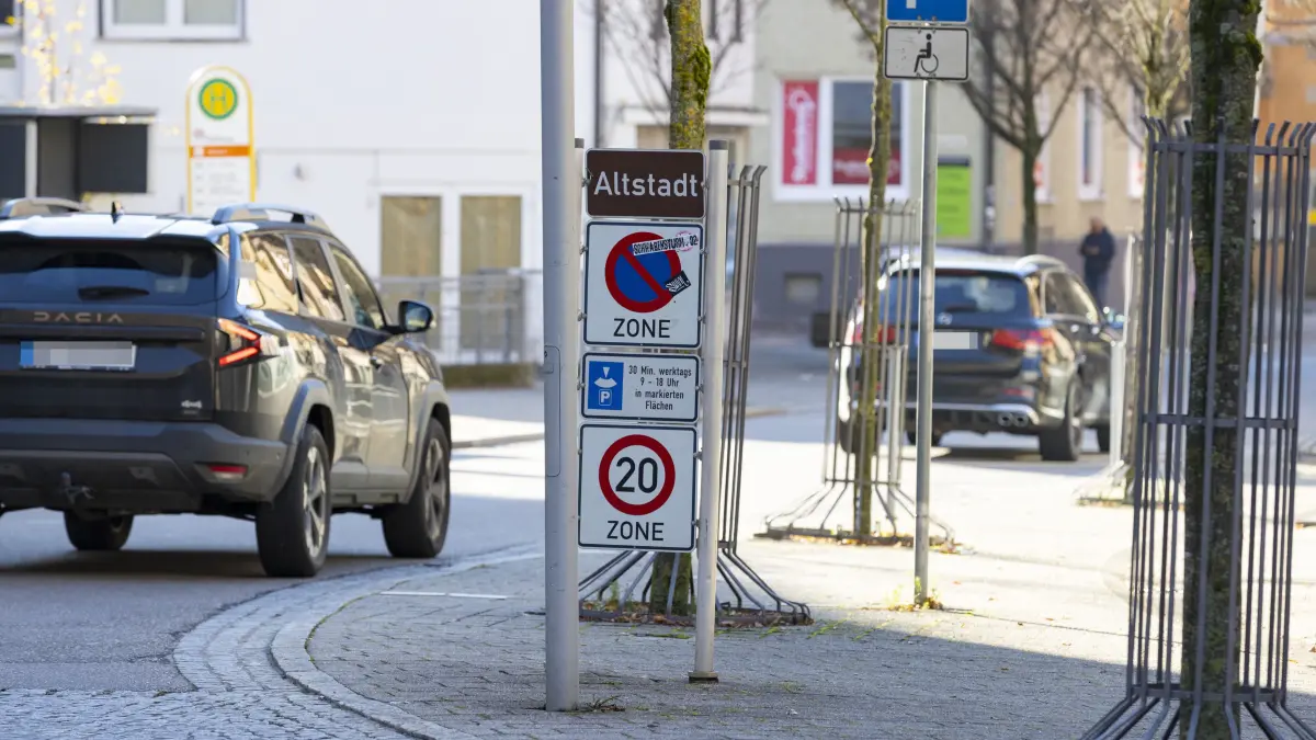 Tempo-20-Zone in der Karlstraße Geislingen, Tempo-20-Schild