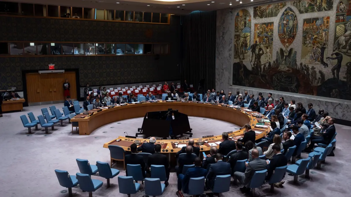 UN-Sicherheitsrat: ARCHIV - 23.09.2025, USA, New York: Eine Gesamtansicht zeigt eine Sitzung des Sicherheitsrates im Hauptquartier der Vereinten Nationen. (zu dpa: «Nach Votum des UN-Sicherheitsrats wächst Hoffnung in Gaza») Foto: Yuki Iwamura/AP/dpa +++ dpa-Bildfunk +++
