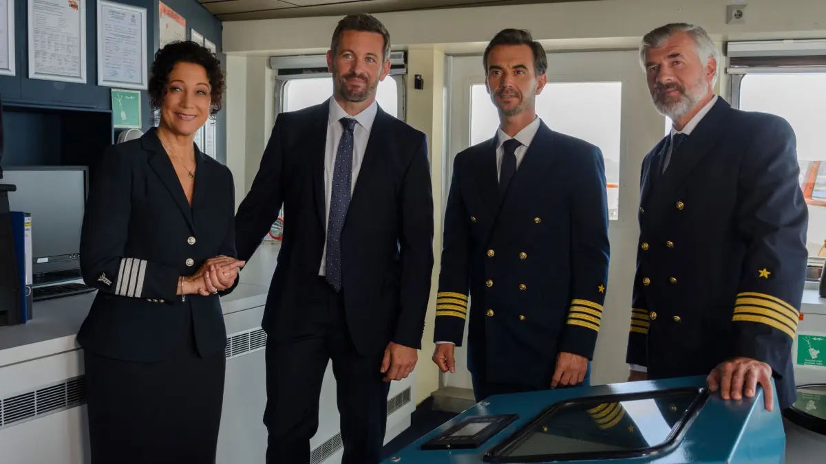 An Neujahr geht es für Kapitän Max Parger (Florian Silbereisen, 2. v. r.) und seine Crew nach Ligurien.