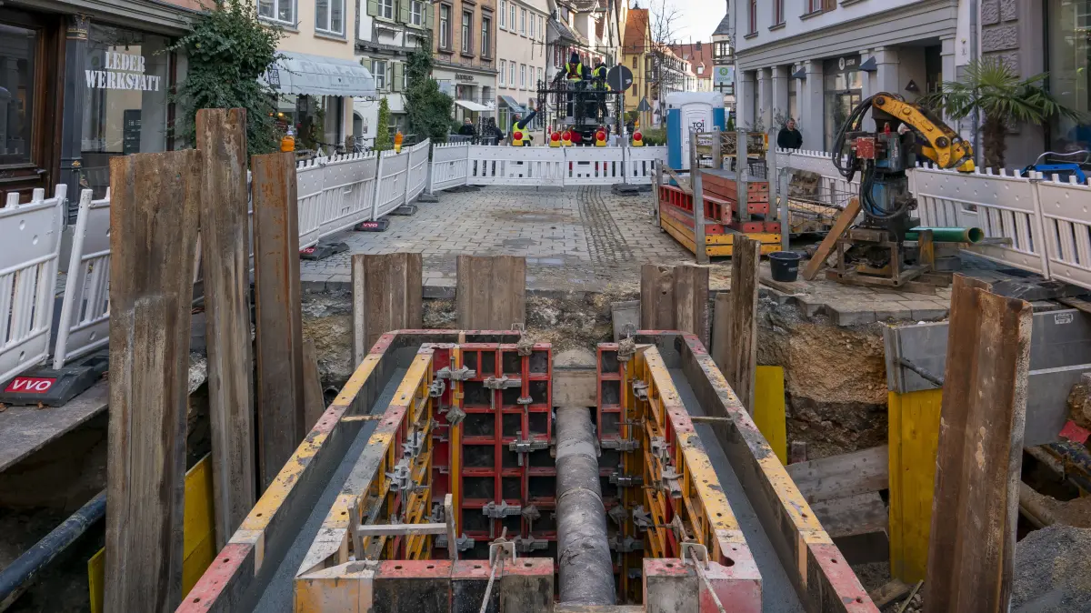 FUG Baustelle Herrenkellergasse Ulm Montage Weihnachtsbeleuchtung
