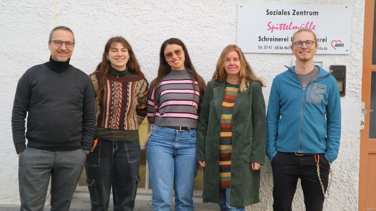 Der Leiter der Spittelmühle Alexander Schiem (von links) mit dem Team der neuen Fachstelle: Hélène Marcel, Mariapalma Franza, Isabel Mayer und Patrick Münch.