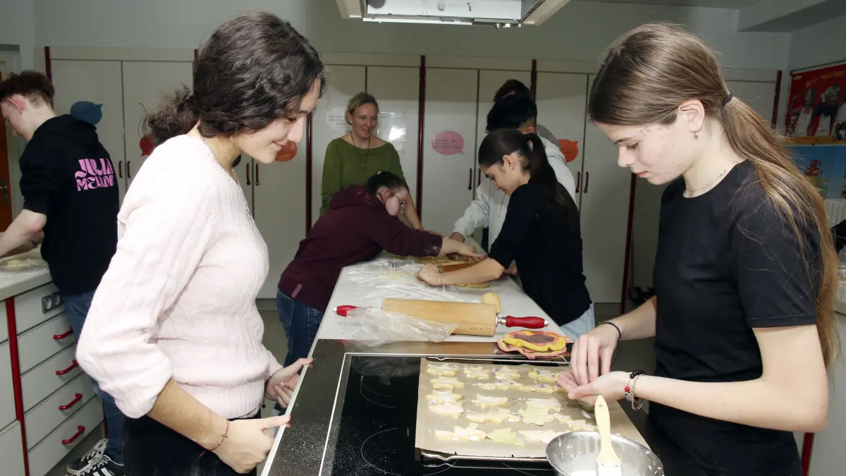 gemeinsame Back-Aktion im Rahmen der Kooperation Lindenschule und Bodelschwingh-Schule