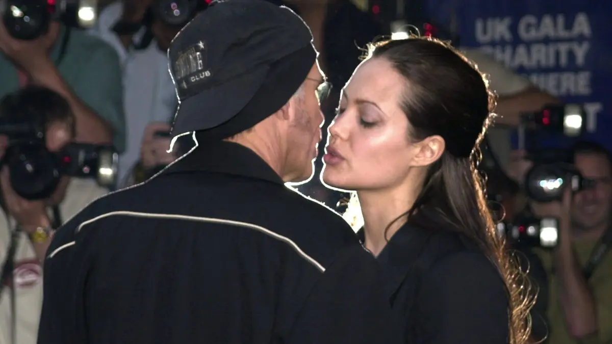Ein Tropfen Blut, ein kleines Medaillon – Billy Bob Thornton und Angelina Jolies ungewöhnliches Liebesritual.