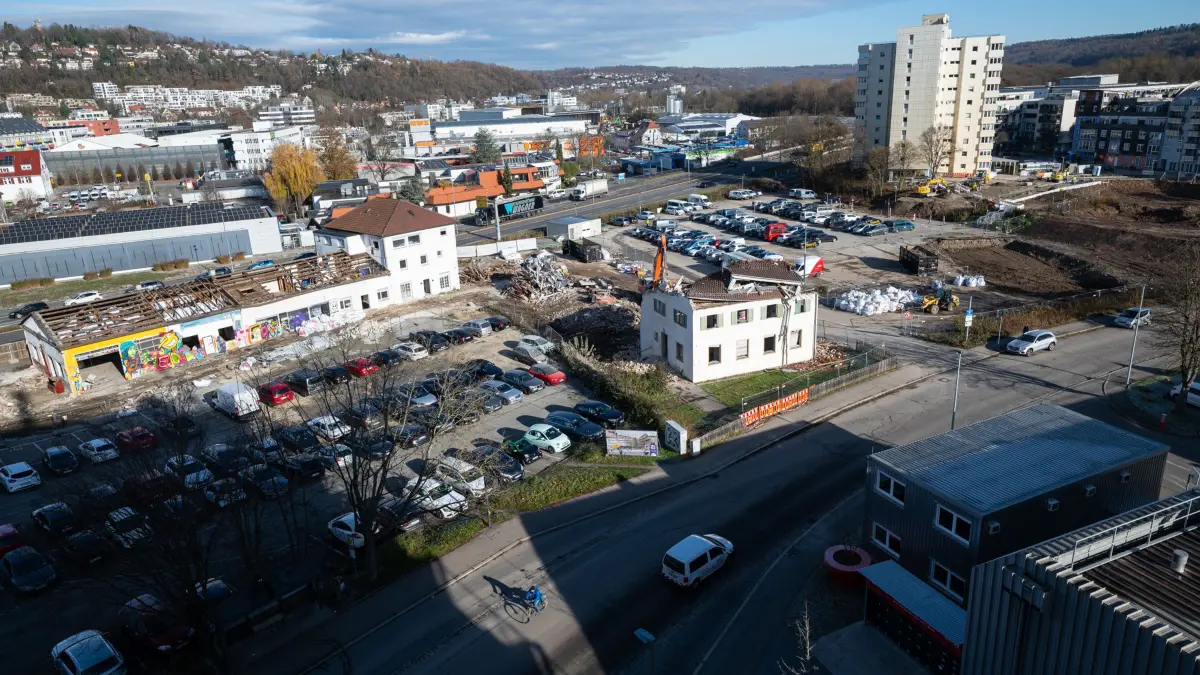 🗞️ 300 people evacuated: False alarm: AMS client deliberately smashed fire ...