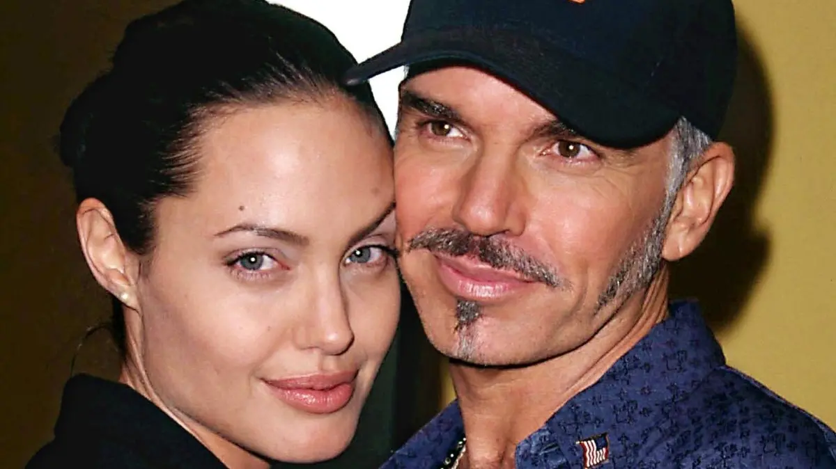 Ein Tropfen Blut, ein kleines Medaillon – Billy Bob Thornton und Angelina Jolies ungewöhnliches Liebesritual.