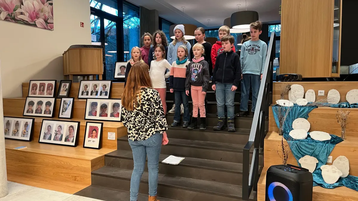 Ausstellung Kochertal-Grundschule Sulzbach-Laufen: Ausstellung Kochertal-Grundschule Sulzbach-Laufen Krone Sulzbach