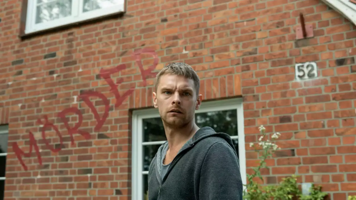 Patrick (Valentino Dalle Mura) wurde wegen des Mordes an seiner Freundin angeklagt.