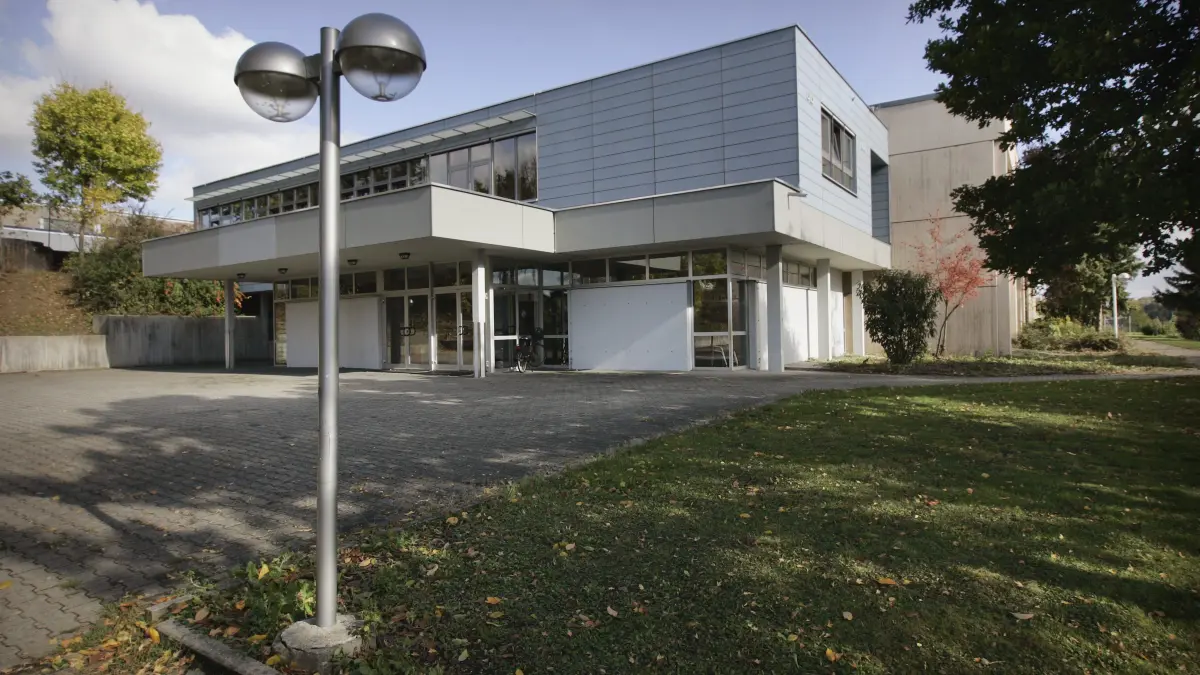 (ohne Überschrift): Die Turn- und Festhalle heißt jetzt "Breitwiesen-Halle"