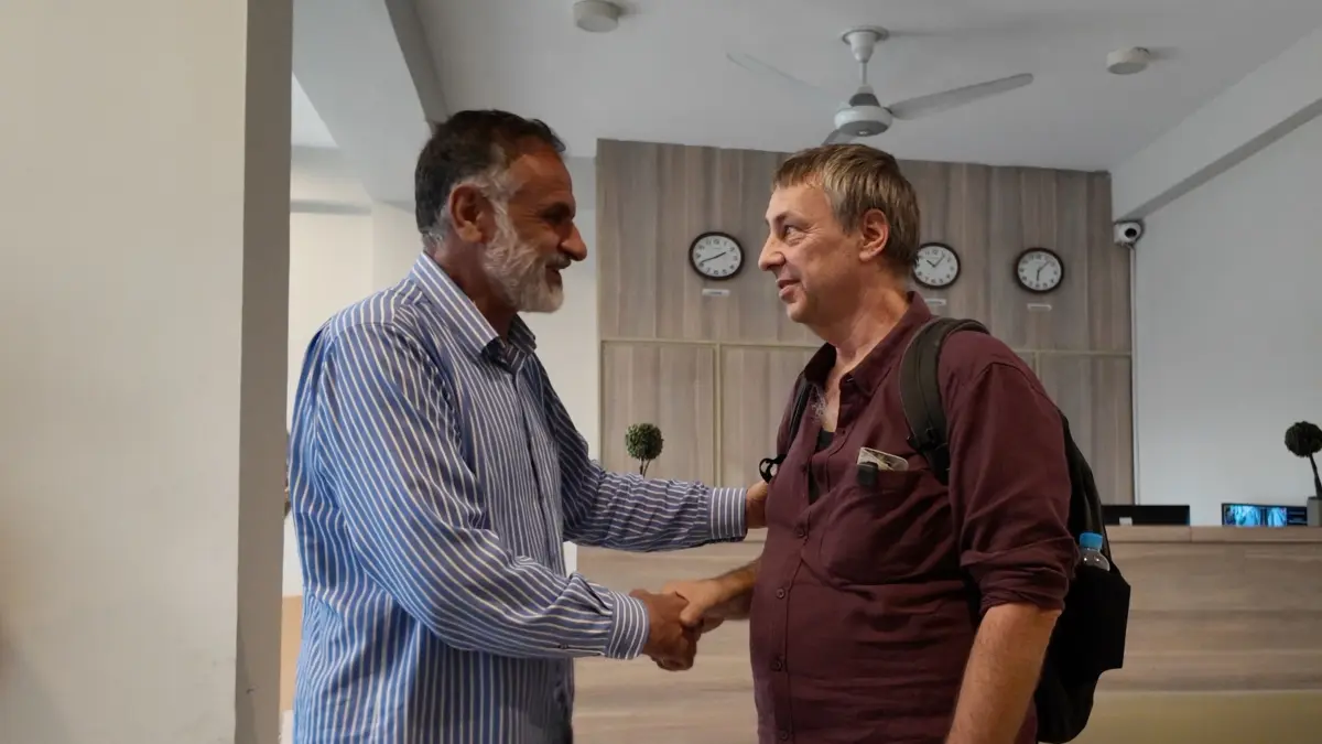Andreas Linder vom Tübinger Verein move on besuchte im Oktober A Hamiduallah Qalandarzai in Pakistan. Dem afghanischen Politiker der früheren Regierung droht die Abschiebung nach Afghanistan.