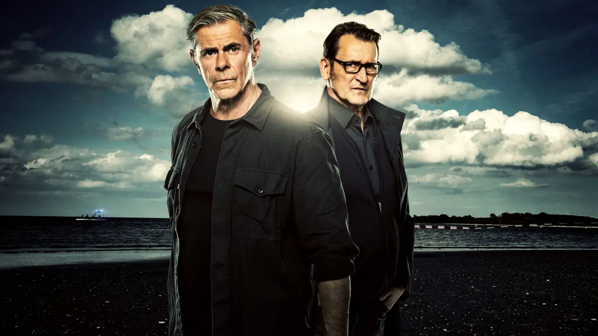 In Weil du böse bist ermitteln Finn Kiesewetter (Sven Martinek) und Lars Englen (Ingo Naujoks) zum zweiten Mal in einem Film.