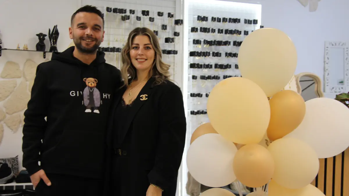Bediha und Ramazan Göktepe in der Leli-Boutique .