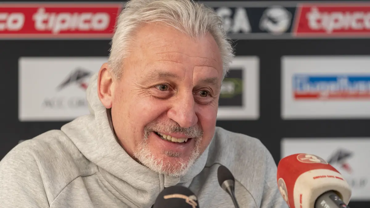 SSV Ulm Fussball Trainer Pavel Dotchev u