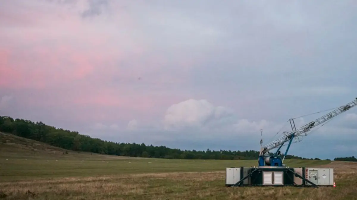 Der Haigerlocher Gemeinderat stimmt einer Testphase von sechs Monaten zum Betrieb einer Flugwindenergieanlage im Gewann „Lange Hirsch“, Markung Owingen, durch die Firma Enerkite zur Stromgewinnung für die Firma Wacker Chemie, Salzbergwerk Stetten, zu.