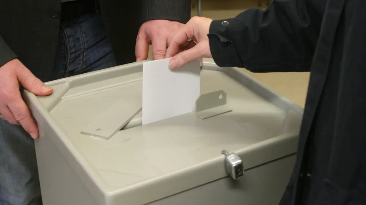 Wahl: Landtagswahl 2016
13.3.2016 Stimmzettel Wahlurne