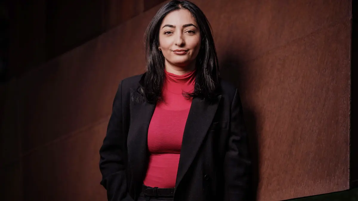 Reem Alabali-Radovan (SPD), Bundesministerin fuer wirtschaftliche Zusammenarbeit und Entwicklung
aufgenommen in Berlin, 19.11.2025.
In ihren Räumen im Ministerium und im Portrait vor dem Ministeriumsgebäude.