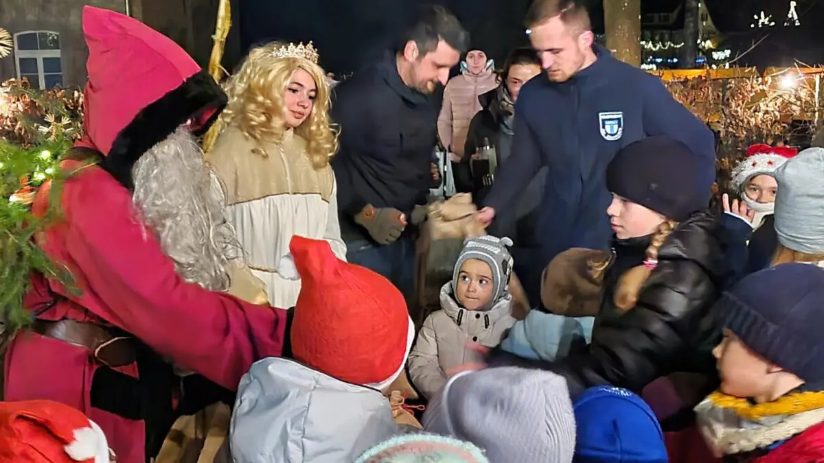 Christkind und Pelzmärte schauen – sehr zur Freude der Kinder – auch in diesem Jahr bei der Dorfweihnacht in Zillhausen vorbei.