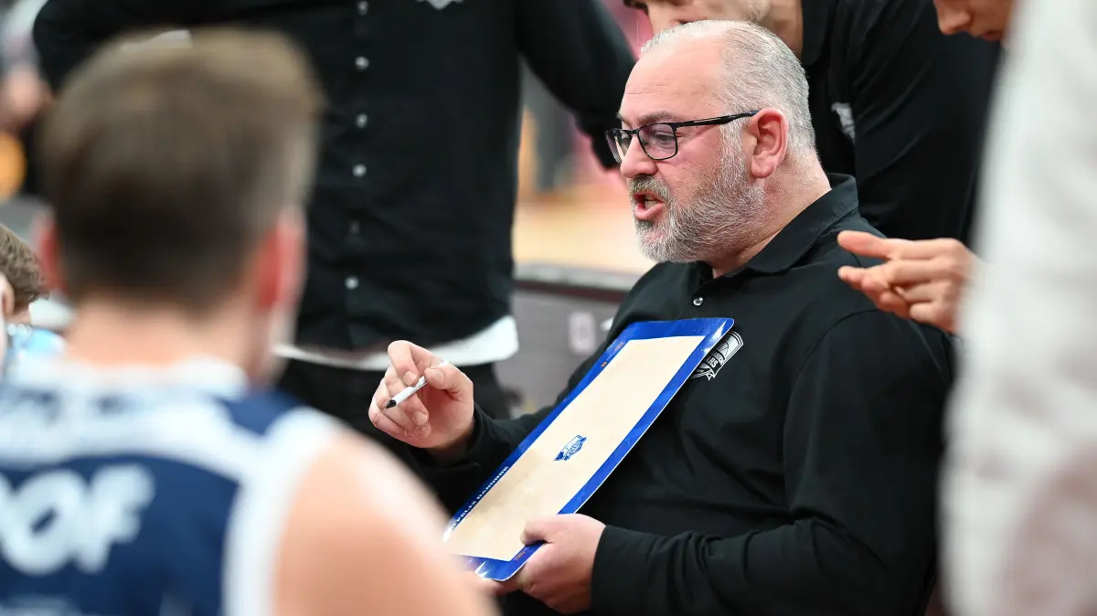 GER, Tigers Tuebingen vs. VFL Sparkassenstars Bochum, Basketball, Herren, Pro A, 2. Barmer Basketball Bundesliga, Saison 2025/2026, 22.11.2025: Felix Banobre (VfL SparkassenStars Bochum, Head Coach)
GER, Tigers Tuebingen vs. VFL Sparkassenstars Bochum, Basketball, Herren, Pro A, 2. Barmer Basketball Bundesliga, Saison 2025/2026, 22.11.2025
Foto: Eibner-Pressefoto/Nicolas Woern