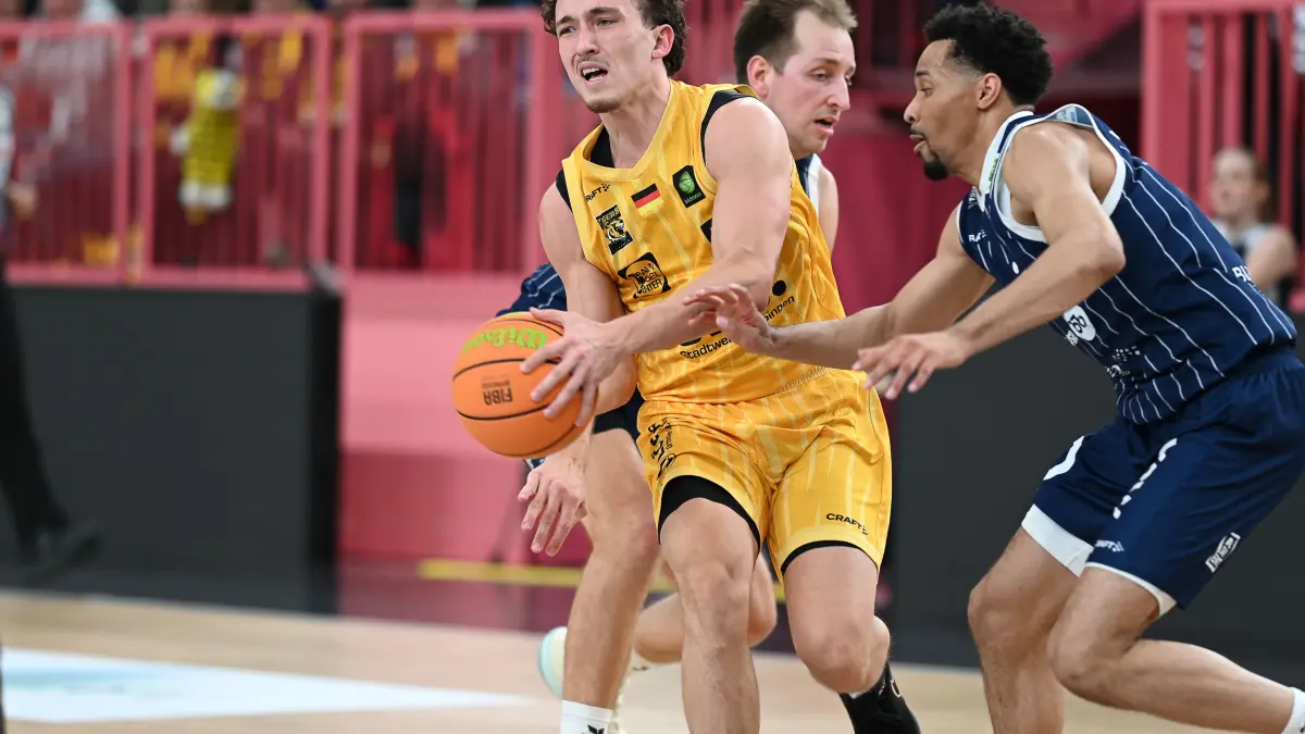 GER, Tigers Tuebingen vs. VFL Sparkassenstars Bochum, Basketball, Herren, Pro A, 2. Barmer Basketball Bundesliga, Saison 2025/2026, 22.11.2025: Kaya Bayram (Tigers Tuebingen, #05)
GER, Tigers Tuebingen vs. VFL Sparkassenstars Bochum, Basketball, Herren, Pro A, 2. Barmer Basketball Bundesliga, Saison 2025/2026, 22.11.2025
Foto: Eibner-Pressefoto/Nicolas Woern
