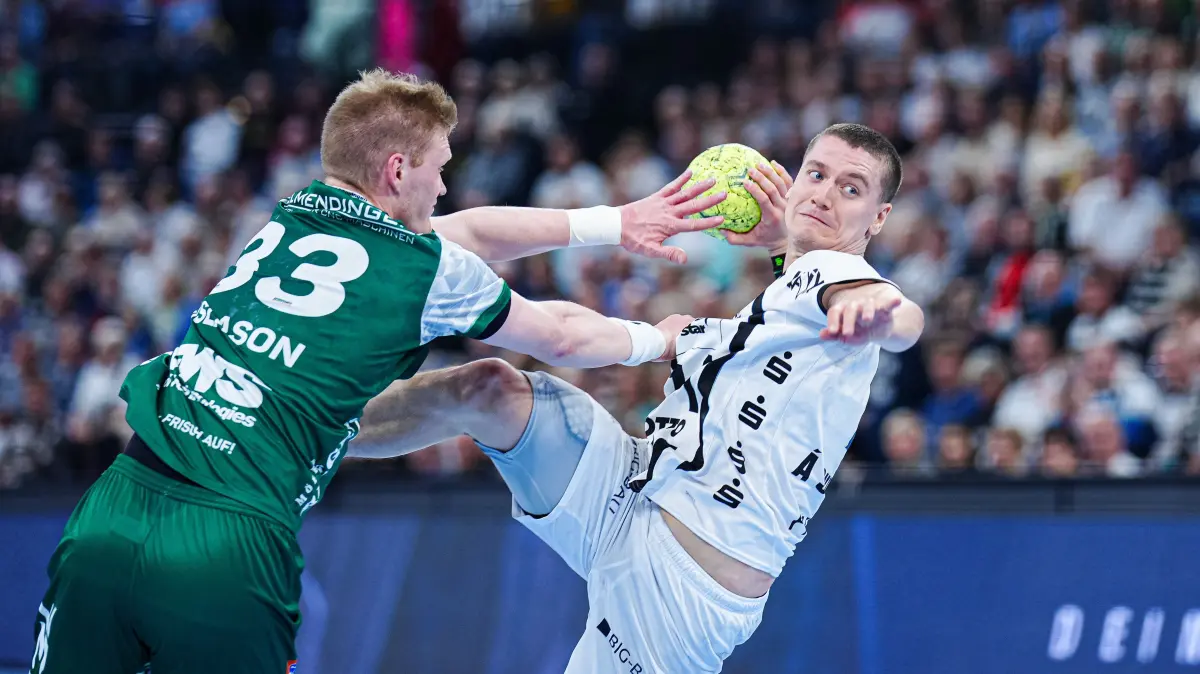 GER, THW Kiel vs. Frisch Auf Goeppingen, Handball, 1. Bundesliga, Spieltag 13, Saison 2025/2026, 22.11.2025: Ymir Oern Gislason (Frisch Auf Goeppingen, #33), Elias Ellefsen a Skipagotu (THW Kiel, #71)
GER, THW Kiel vs. Frisch Auf Goeppingen, Handball, 1. Bundesliga, Spieltag 13, Saison 2025/2026, 22.11.2025
Foto: Eibner-Pressefoto/Marcel von Fehrn