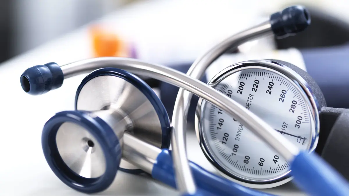 Close-up of sphygmomanometer and stethoscope on table in laboratory property released PUBLICATIONxINxGERxSUIxAUTxHUNxON: Close-up of sphygmomanometer and stethoscope on table in laboratory property released PUBLICATIONxINxGERxSUIxAUTxHUNxONLY ABRF00453