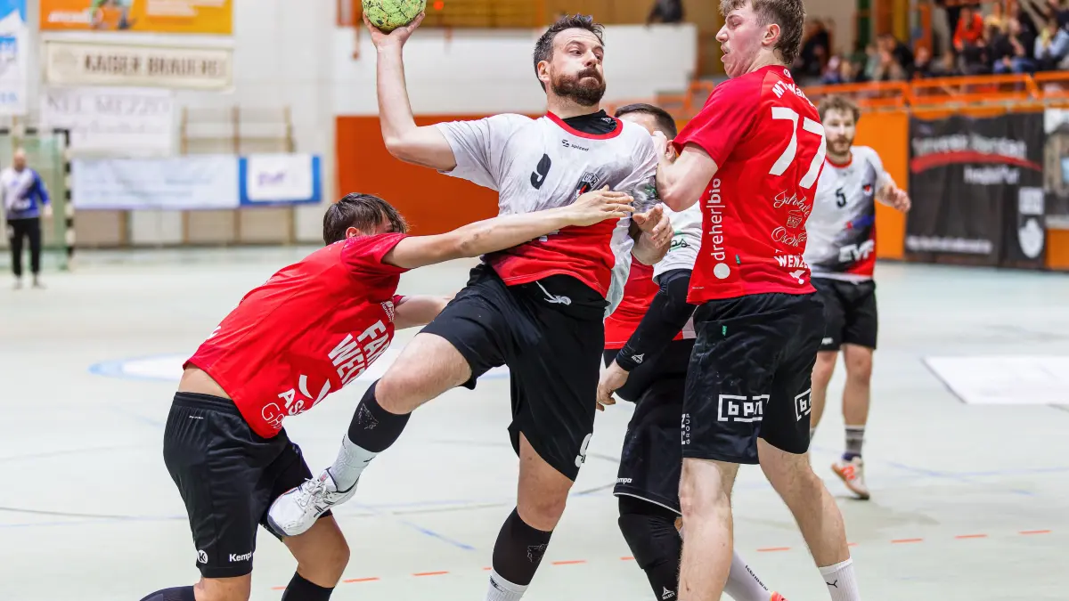 Handball Landesliga: Handball Landesliga; TV Altenstadt - MTG Wangen II;
Oliver Köppel (TV Altenstadt, #9);
23.11.2025; Michelberghalle; Geislingen.
Foto: Thomas Madel