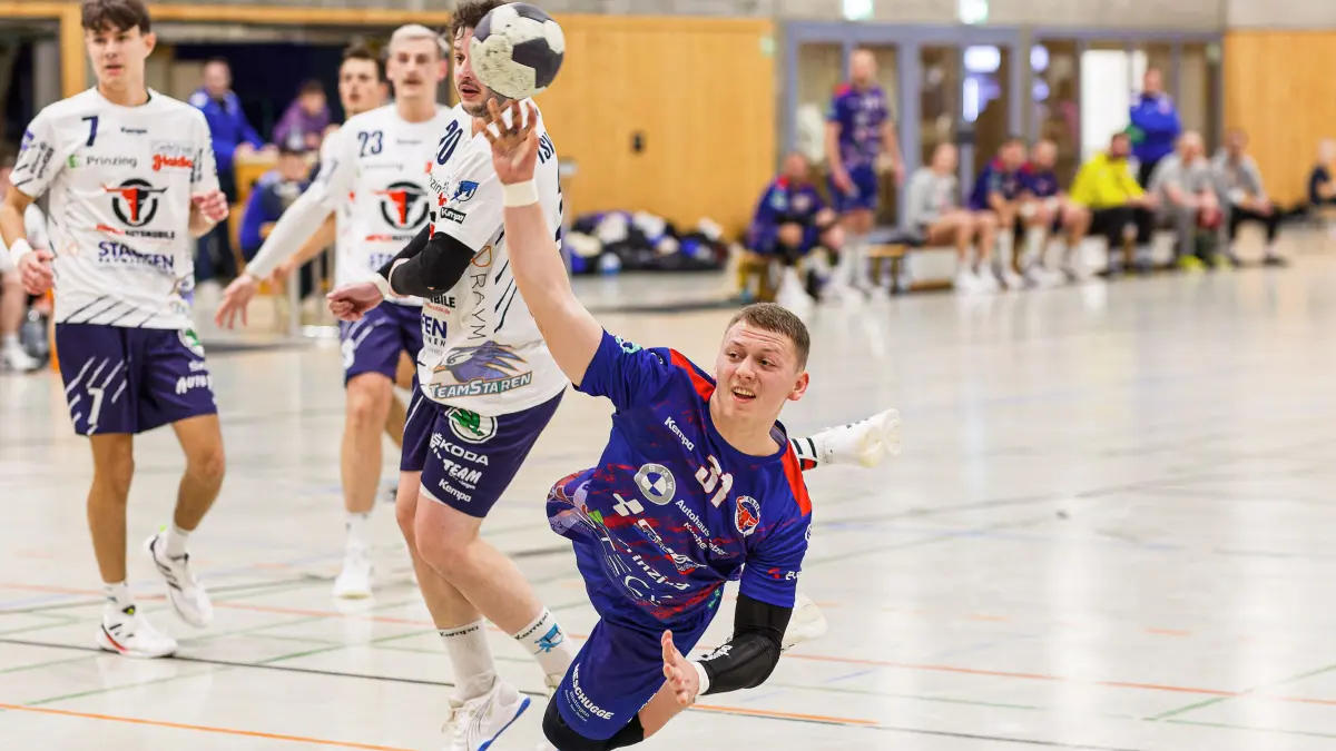 Handball Landesliga Staffel 3: Handball Landesliga Staffel 3; KuGiS Handball - TSV Heiningen 1892 II;
Lasse Jo Steck (SG KuGi, #31);
22.11.2025; Ankenhalle; Kuchen.
Foto: Thomas Madel