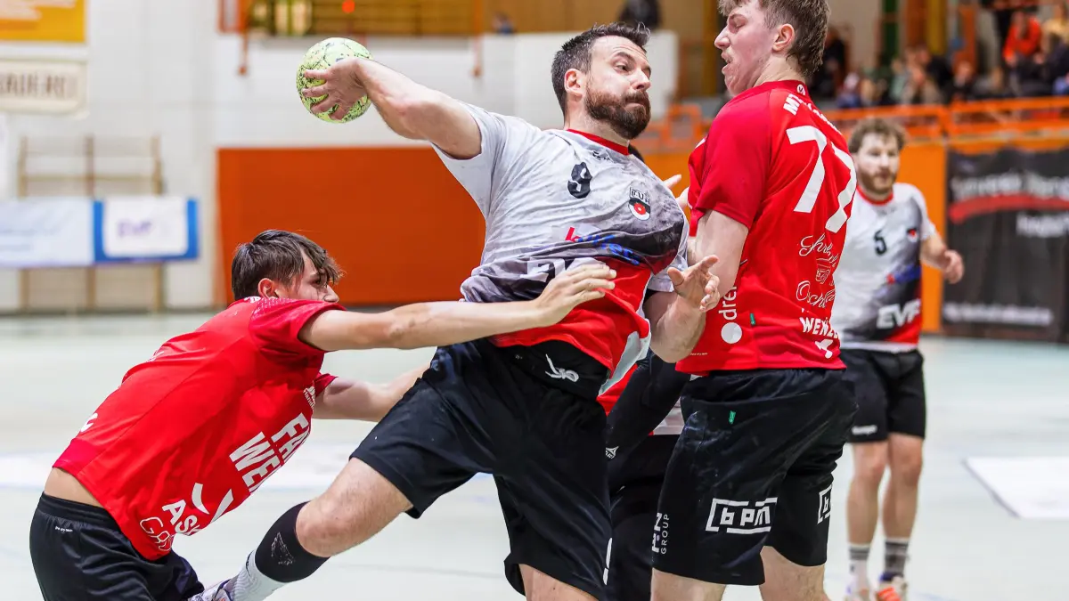 Handball Landesliga: Handball Landesliga; TV Altenstadt - MTG Wangen II;
Oliver Köppel (TV Altenstadt, #9);
23.11.2025; Michelberghalle; Geislingen.
Foto: Thomas Madel