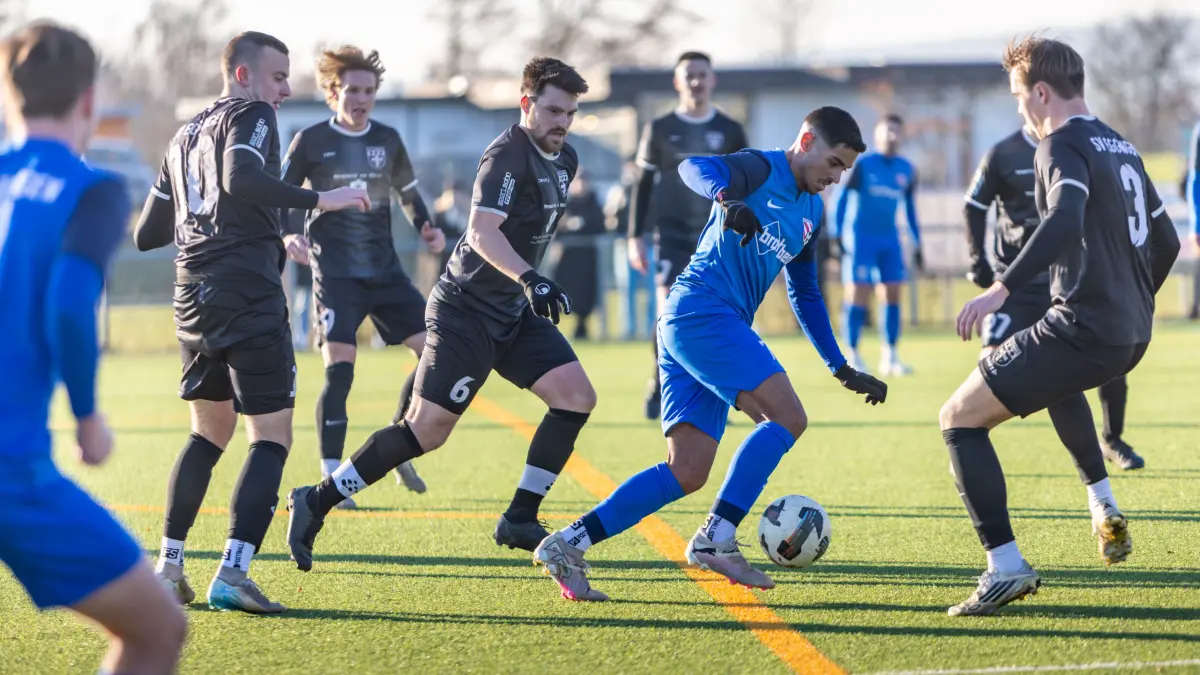 TSG Ehingen - SV Eggingen 0:6 Bezirksliga Fußball Luca Franzoni am Ball