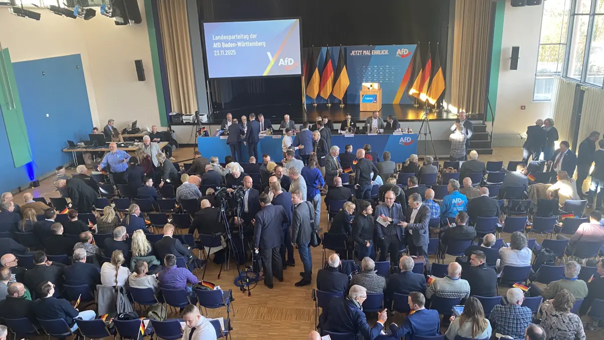 Blick in den Europasaal der Hechinger Stadthalle kurz vor Beginn des AfD-Parteitags. Gut 400 Delegierte aus dem Land versammeln sich im "Museum". Alice Weidel, das prominenteste Gesicht der Rechtspopulisten, ist nicht dabei.