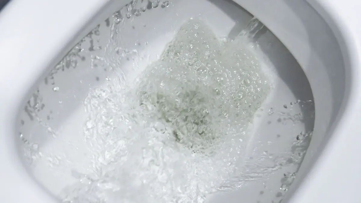 Streitthema Abwasser: Wer sein Abwasser über eine Grubenlösung mobil entsorgt, zahlt dafür viermal mehr als zentral angeschlossene Haushalte.
