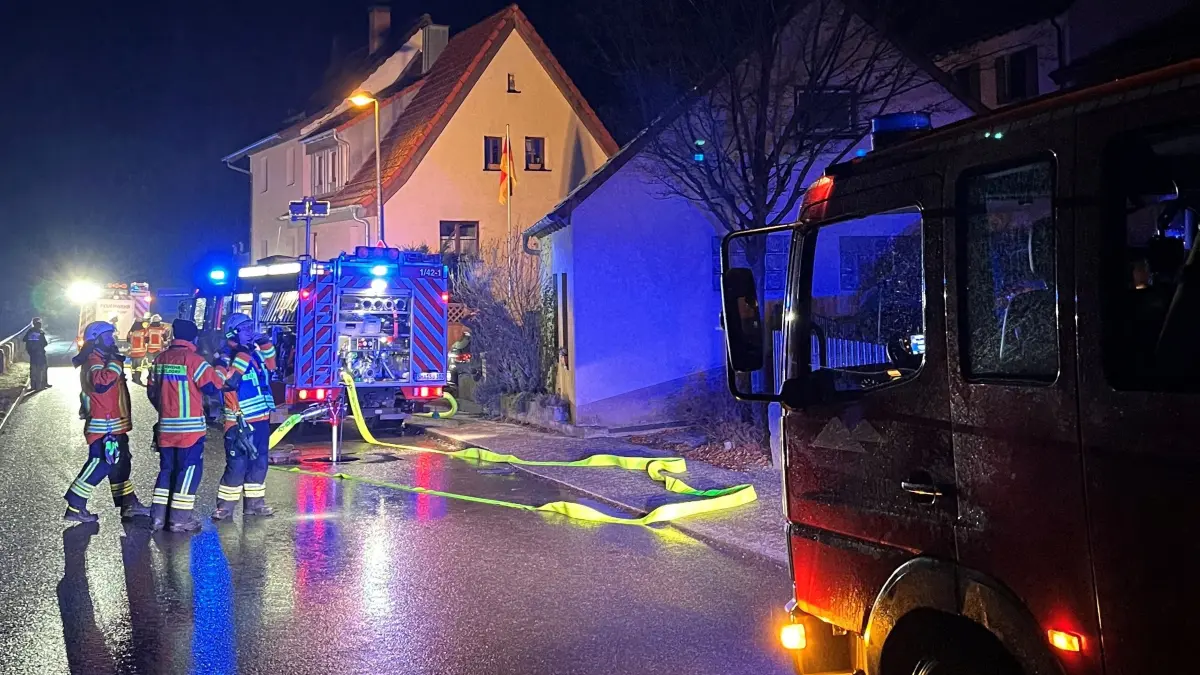 Satteldorf-Neidenfels: Gemeldeter Dachstuhlbrand stellt sich als Schwelbrand heraus