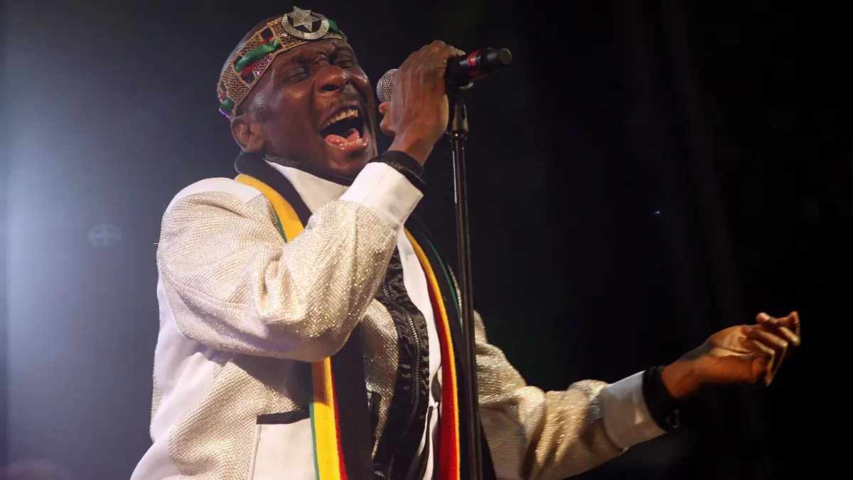 Jimmy Cliff begeisterte über sechs Jahrzehnte lang Millionen Menschen weltweit mit seiner unverwechselbaren Stimme und seiner Liebe zum Reggae. Nun ist der jamaikanische Musiker mit 81 Jahren verstorben.