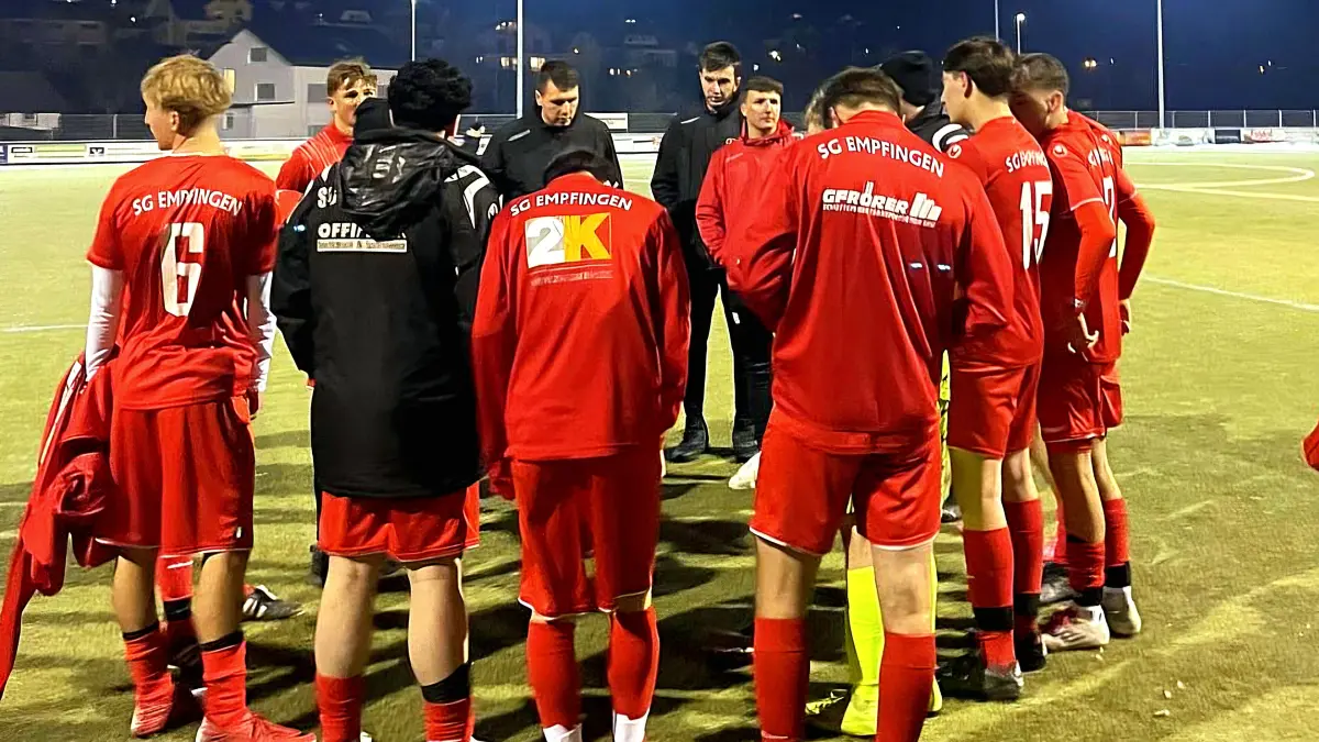 Hängende Köpfe bei den Spielern der SG Empfingen nach der Derby-Schlappe.