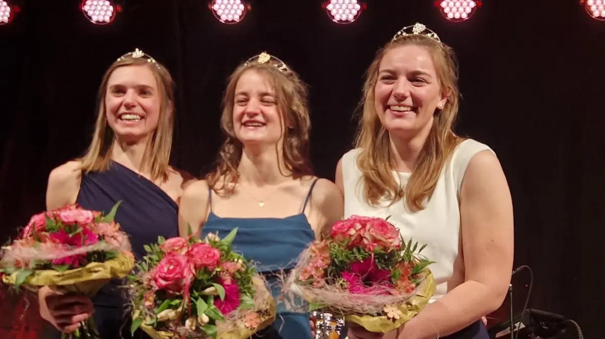 Manuela Breitmeyer aus Breitenholz (links) ist Württemberger Weinprinzessin, zur Königin wurde Natalie Schäfer (mitte), zur zweiten Weinprinzessin Anna Joos gekürt.