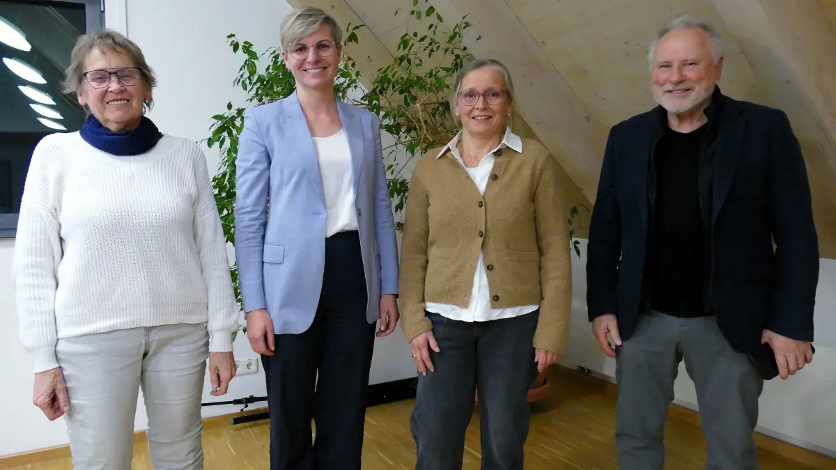Ortsbaumeisterin Monika Merly (von links), Bürgermeisterin Raphaela Gonser, Dr. Heike Schmid und Dr. Roman Hadijo freuen sich auf die kommende Zusammenarbeit.