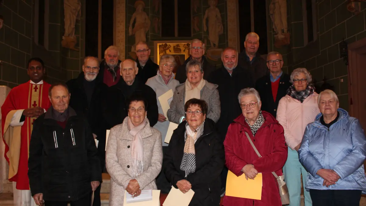 Der katholische St-Mauritius Kirchenchor in Nordstetten hat mindestens 162 Jahre die Nordstetter Kirchengeschichte mitgestaltet und geprägt. Am Samstag ehrte und dankte die katholische Kirchengemeinde beim Abschiedsgottesdienst Chormitglieder auch mit Urkunden.