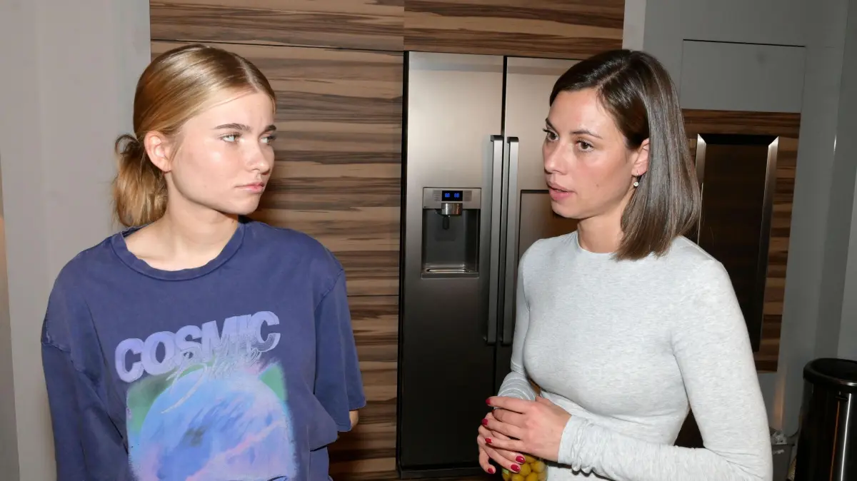 Johanna (Charlott Reschke) und Matilda (Anna-Katharina Fecher) sind die Töchter von GZSZ-Legende Jo Gerner.