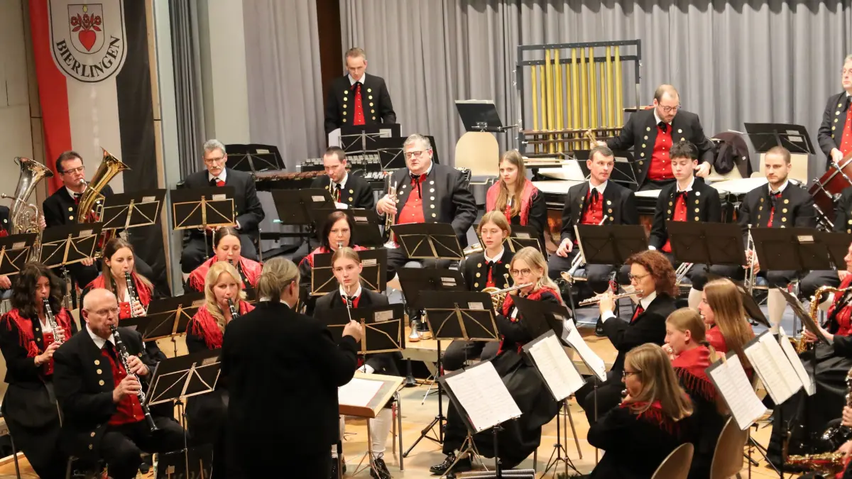 Das Blasorchester des Musikvereins Bierlingen bot in der Wachendorfer Mehrzweckhalle einen genussreichen Konzertabend.