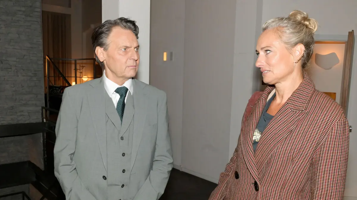 Aie Wut auf Julian ist bei Jo Gerner (Wolfgang Bahro) zu groß, um der Warnung von Maren (Eva Mona Rodekirchen) Gehör zu schenken.