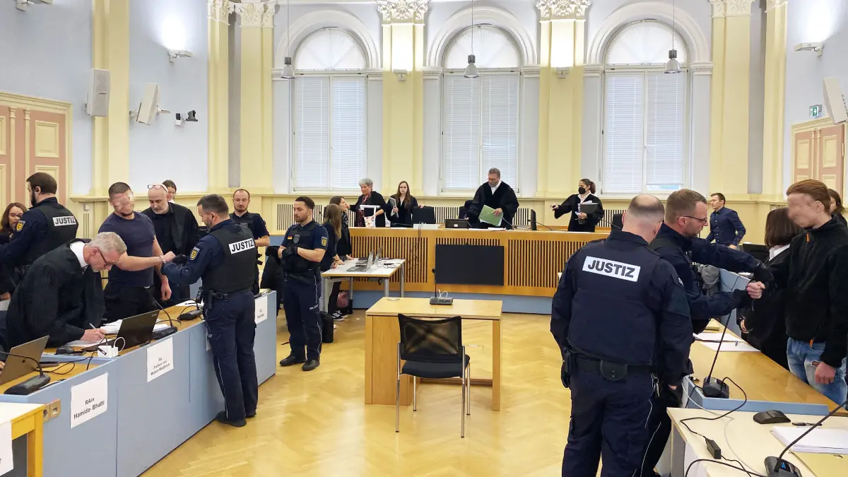 Der vierte Verhandlungstag am Hechinger Landgericht um erpresserischen Menschenraub brachte Klarheit: Vier der sieben Angeklagten stimmen einem Deal mit der Großen Strafkammer und der Staatsanwaltschaft zu, drei tun dies nicht.