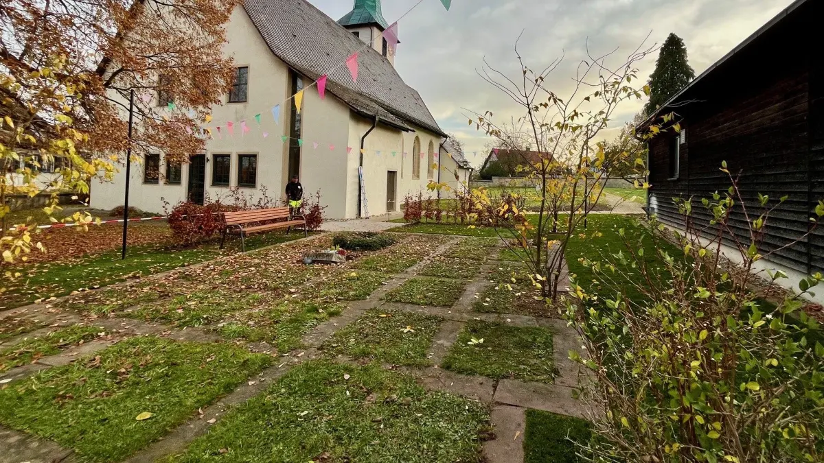 Viele Sträucher rahmen den Kinderfriedhof in Kirchentellinsfurt zukünftig ein
