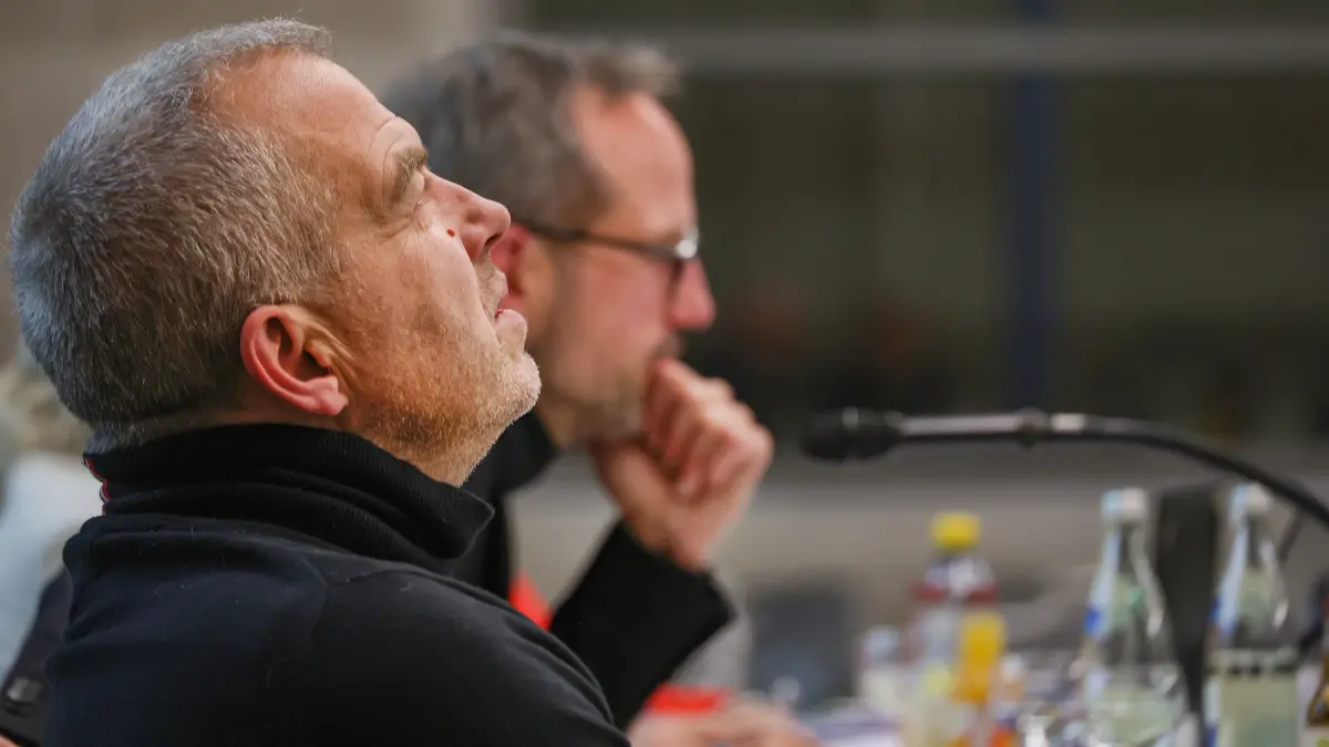 Bau- und Planungsausschuss des Gemeinderat Schwäbisch Hall tagt in der Blendstatthalle - Fachbereichsleiter Holger Göttler, Erster Bürgermeister Peter Klink