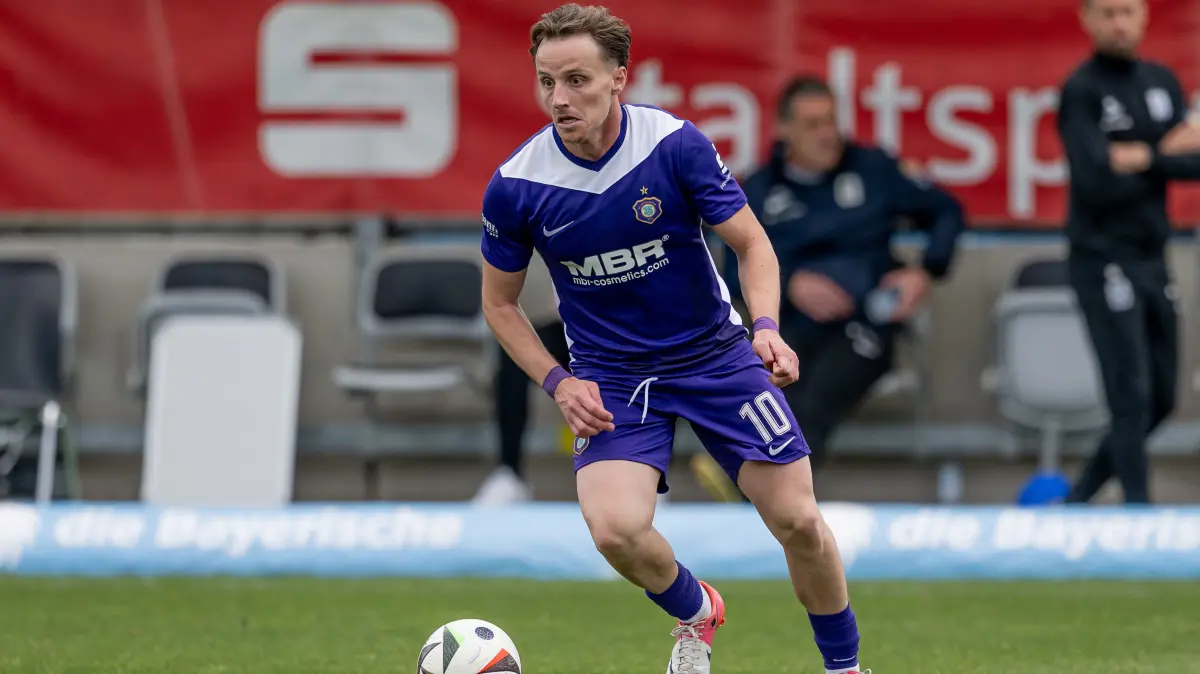 Mirnes Pepic (FC Erzgebirge Aue, #10)
GER, TSV 1860 Muenchen vs. FC Erzgebirge Aue, Fussball, 3. Bundesliga, 38. Spieltag, Saison 2024/2025, 17.05.2025.
(DFL DFB REGULATIONS PROHIBIT ANY USE OF PHOTOGRAPHS as IMAGE SEQUENCES and or QUASI-VIDEO).
Foto: Eibner-Pressefoto/Heike Feiner
