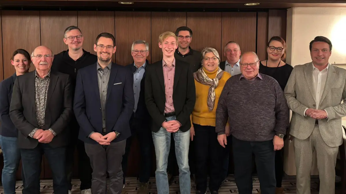 Der Hechinger CDU-Stadtverband hat sein Führungsteam um den Vorsitzenden Christoph Kühner (Vierter von links) im Amt bestätigt. Zu Gast war der Landtagsabgeordnete und -kandidat Manuel Hailfinger (rechts).