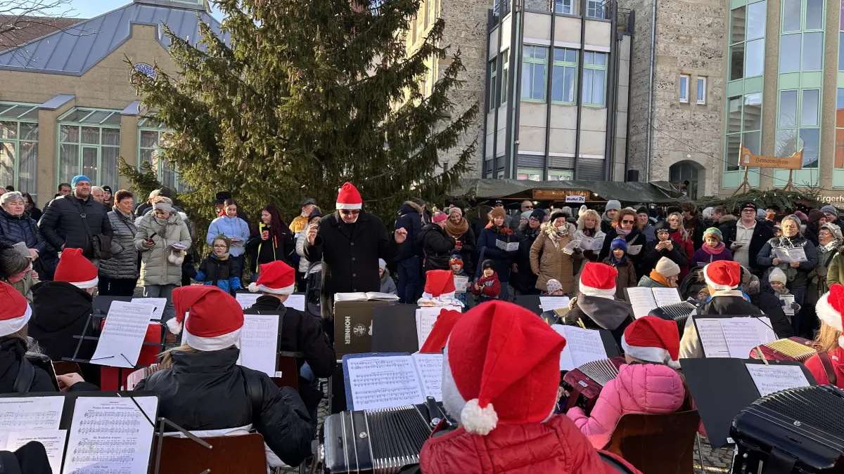Die Rotmützen haben bald wieder Hochsaison: Ein gemeinsames Adventsliedersingen gehört natürlich dazu beim Weihnachtsmarkt in Dettingen.