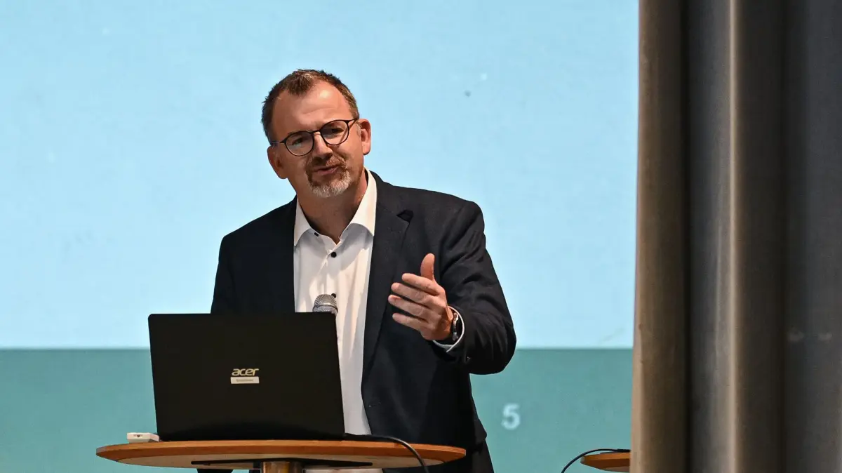 Eutingen 26.11.2025 Vortrag Operationsplan Deutschland, ueber Plaene der Bundeswehr in der Region.: Eutingen 26.11.2025
Vortrag Operationsplan Deutschland, ueber Plaene der Bundeswehr in der Region.
Landrat Andreas Junt
FOTO: Pressefoto ULMER / Markus Ulmer xxNOxMODELxRELEASExx