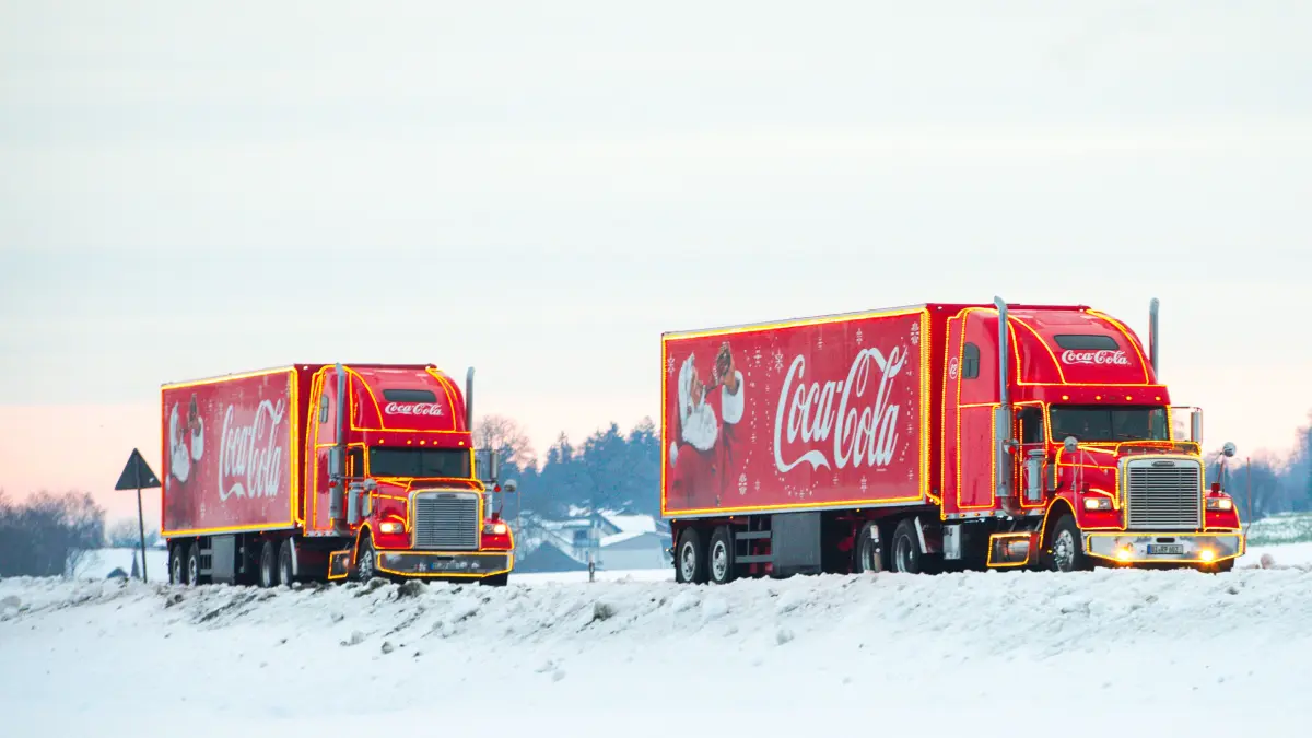 Coca-Cola Trucks am 8.12.2023 in der Nähe von München.
Foto: Karl-Josef Hildenbrand/Gero Breloer für Coca-Cola Deutschland GmbH