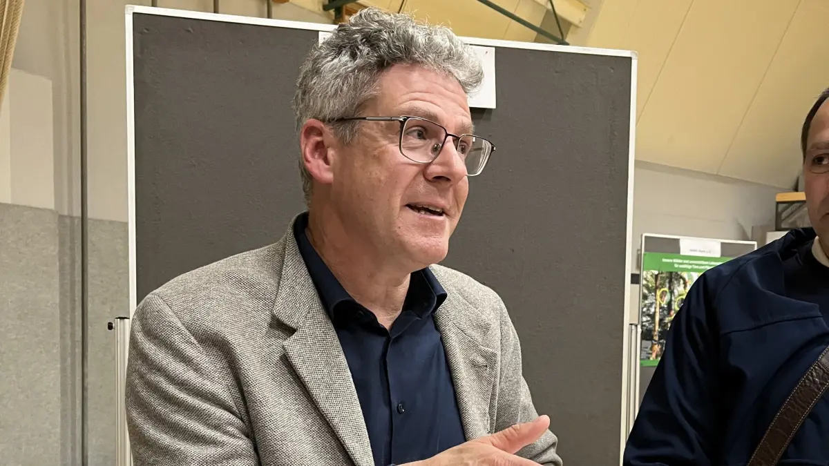 Prof. Ulrich Schraml wehrt sich gegen einen der drei BI-Flyer.