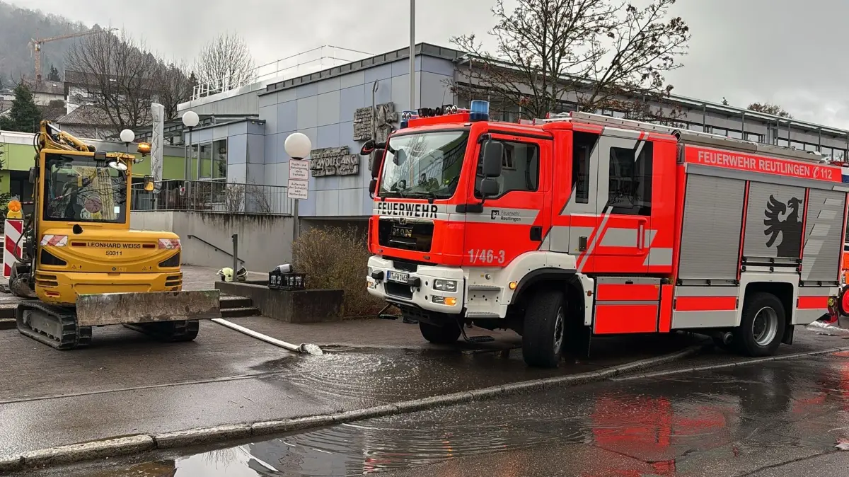 St.-Wolfgang-Schule Reutlingen Wasserrohrbruch Feuerwehr Einsatz Grundschule
