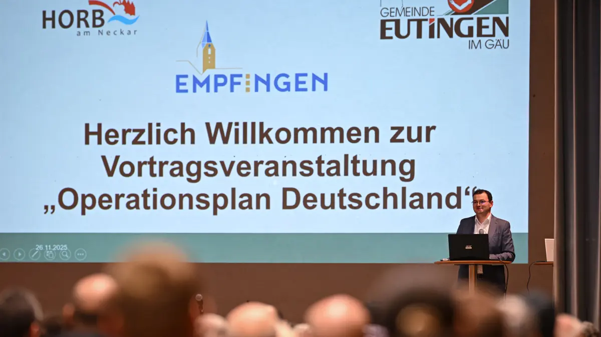 Eutingen 26.11.2025 Vortrag Operationsplan Deutschland, ueber Plaene der Bundeswehr in der Region.: Eutingen 26.11.2025
Vortrag Operationsplan Deutschland, ueber Plaene der Bundeswehr in der Region.
Begruessung Eutinger Buergermeister Markus Tideman
FOTO: Pressefoto ULMER / Markus Ulmer xxNOxMODELxRELEASExx